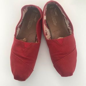 SOLDD❌Toms Women’s Red Canvas Classic
